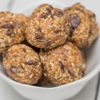 Pumpkin energy balls with oats and chocolate chips.