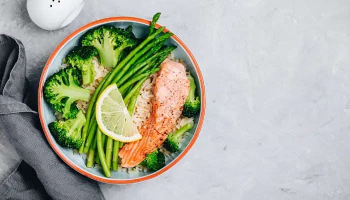 salmon with brown rice and vegetables