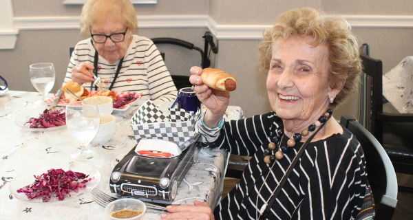 Residents enjoying a 50s-themed lunch at The Bristal at Englewood 