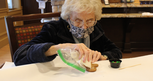 Gingerbread Decorating in Lake Grove