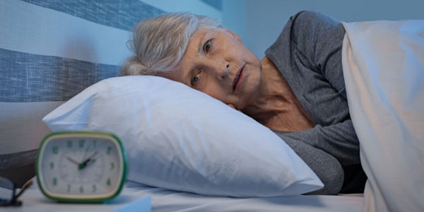 senior-woman-cant-sleep